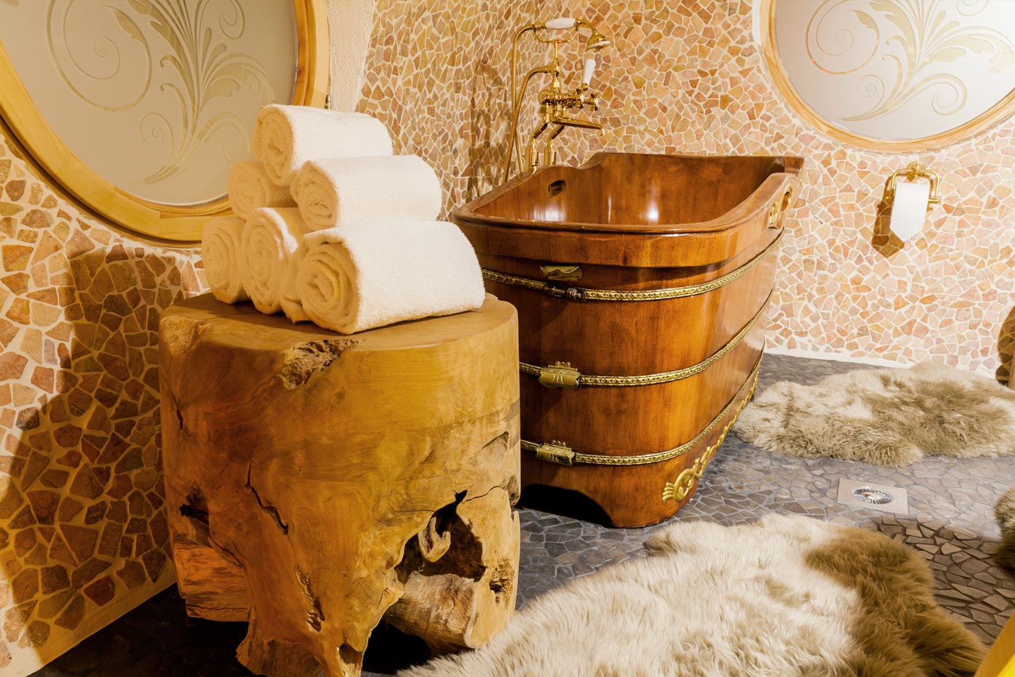 Holzwagen mit Wellness Bereich